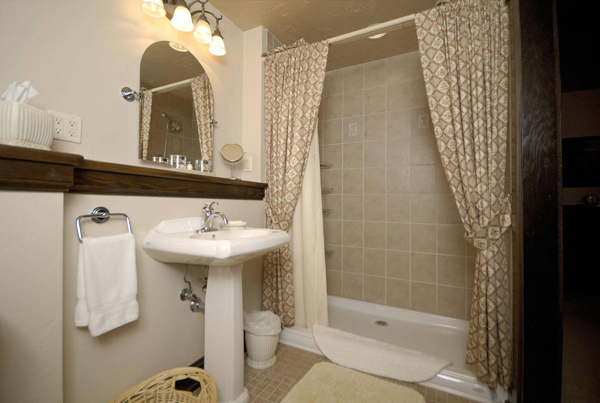 The Roost Bed And Breakfast Епълтън Екстериор снимка